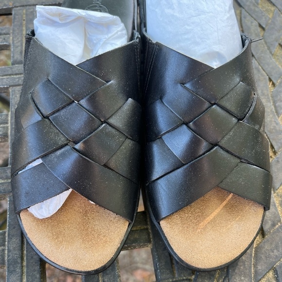 Duck Head Shoes - Vintage Y2K Duck Head Tina Leather Slip On Black Sandals 7M New